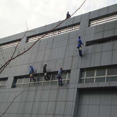 東莞市鴻新公司 專業外墻清洗，24小時服務保障